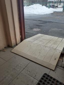 Помост для пересечения порога при входе в ОУ для маломобильных групп