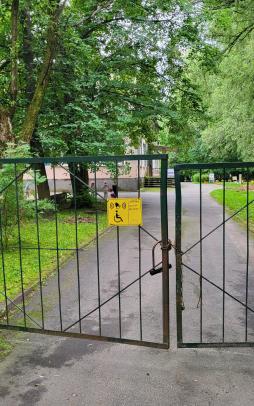 Ворота при въезде на территорию